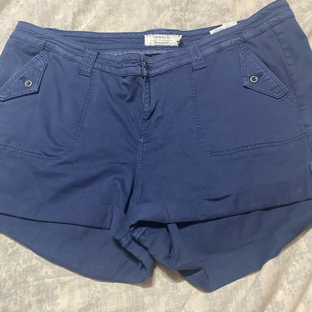 Torrid nwt navy military shorts size 24